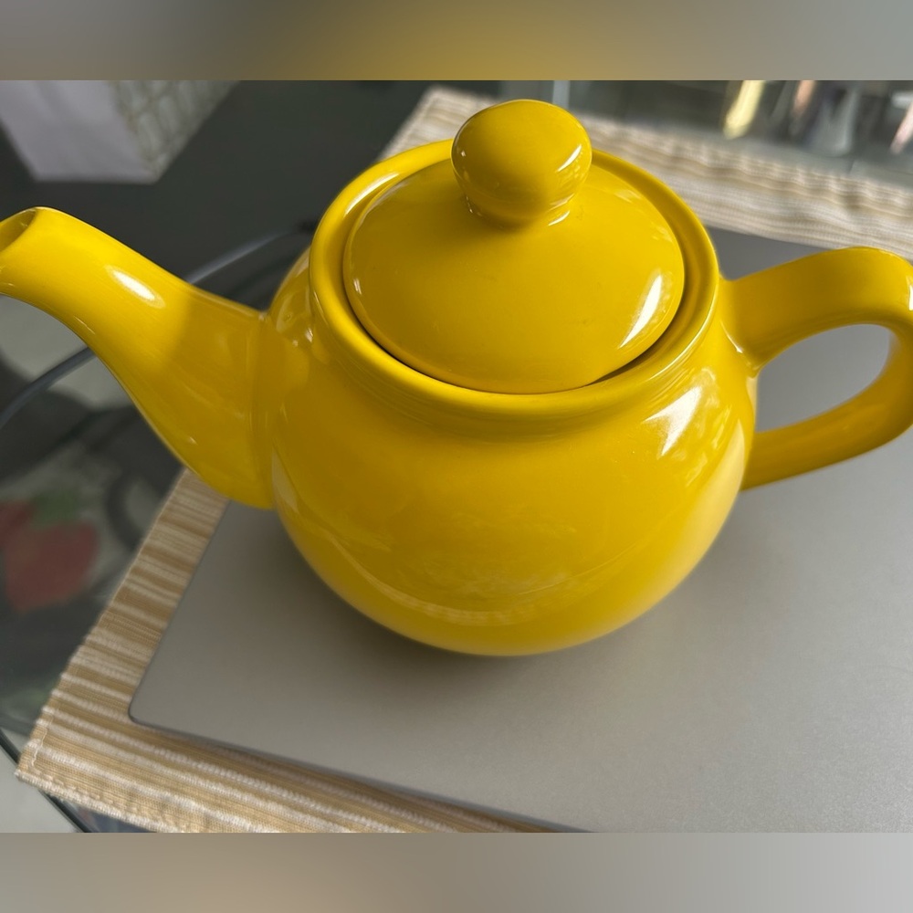 NWOT 2 Cup Teapot- Mustard Yellow
